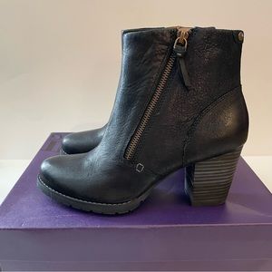 INDIGO BY CLARKS Women’s Mission Alfa Black Bootie